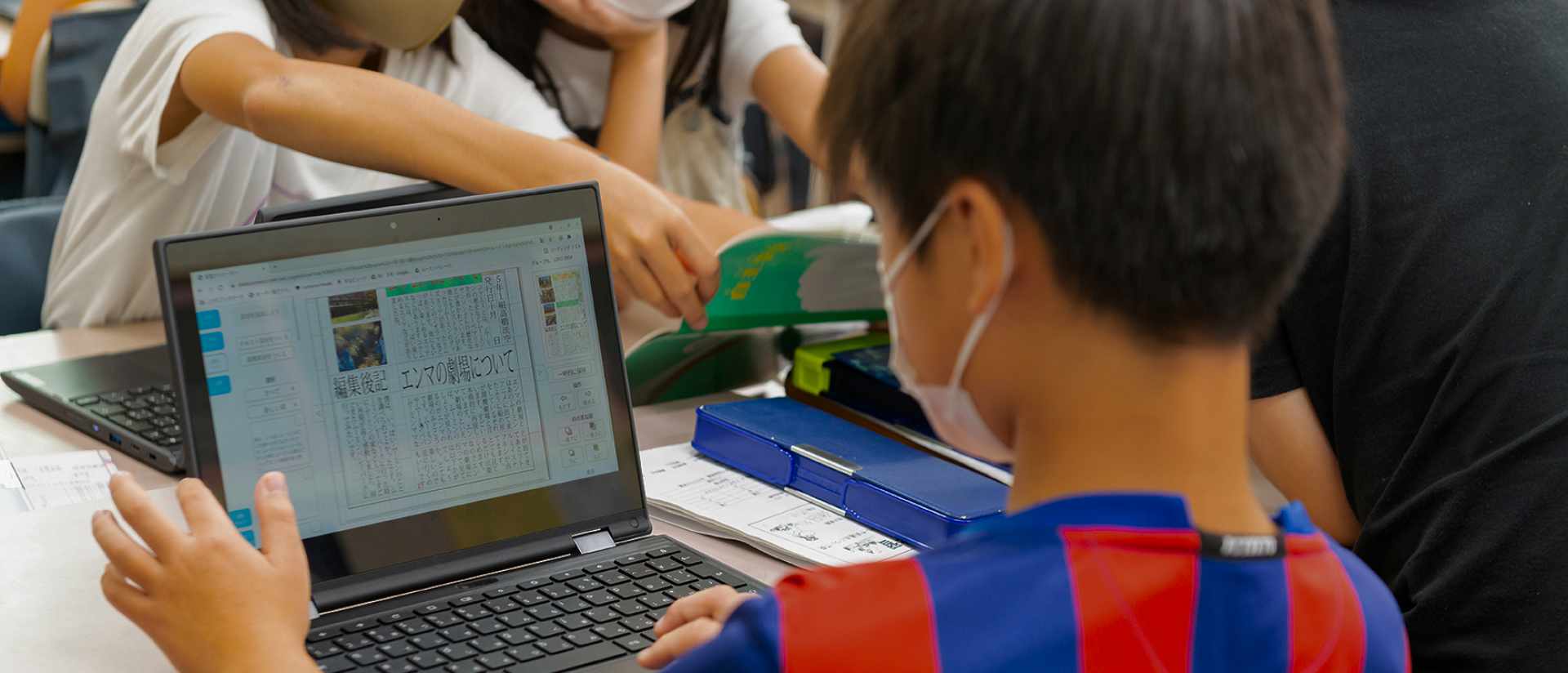 新聞体験を使った授業の様子
